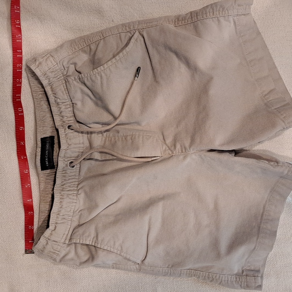 American Eagle tan shorts